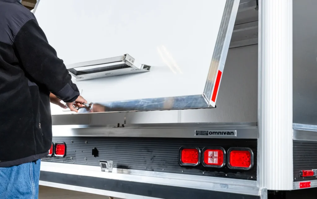 Versatile Deliveries: A Refrigerated Box Truck Guide - omnivan®